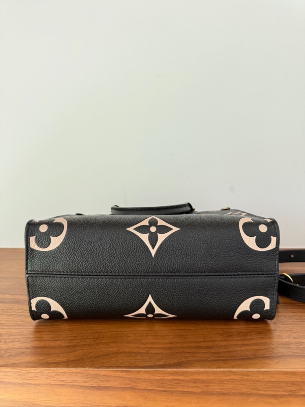 Louis Vuitton Empreinte Monogram Giant Onthego PM Black Beige Pre-Owned - Picture 7 of 13